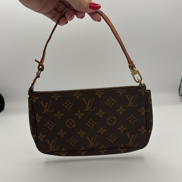 Louis Vuitton Handbags - Louis Vuitton Monogram Pouchette Shoulder Bag